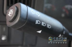 中国重汽 HOWO 6×2后提升式牵引车