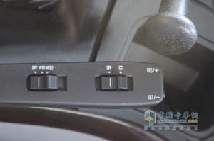 中国重汽 HOWO 6×2后提升式牵引车
