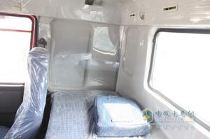中国重汽 HOWO 4×2后提升式牵引车