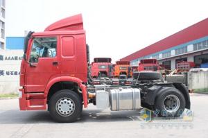中国重汽 HOWO 4×2后提升式牵引车