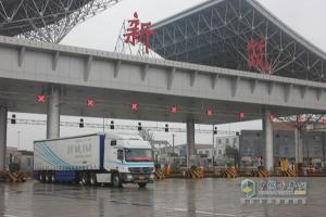 风雨无阻 奔驰卡车成都到陕西油耗测试