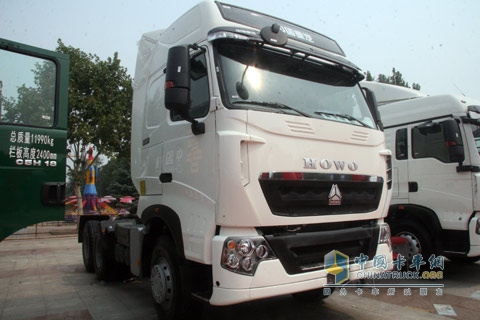 中国重汽 HOWO-T7H 430马力 牵引车