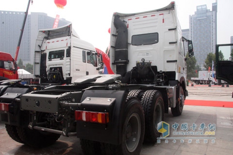 中国重汽 HOWO-T7H 430马力 牵引车