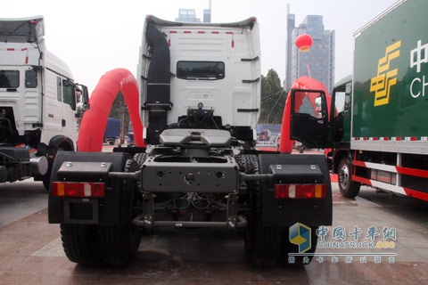 中国重汽 HOWO-T7H 430马力 牵引车