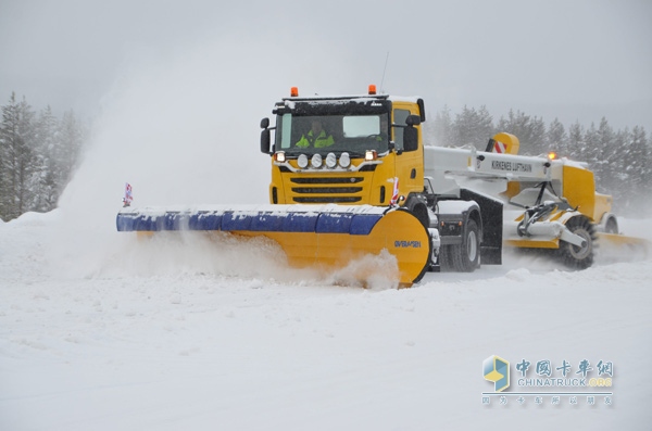 Scania G400 4x4 机场扫雪车