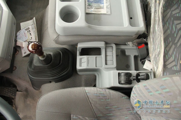 福田欧马可 168马力 4×2冷藏车（BJ5169XLC-F2型）