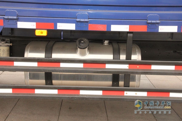福田奥铃TX 141马力4×2平板载货车（BJ1139VJPFG-2）
