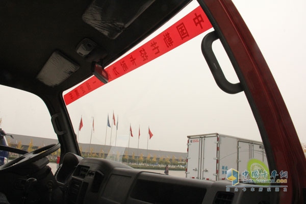 福田奥铃捷运 107马力4×2平板载货车（BJ1049V9JEA-3）