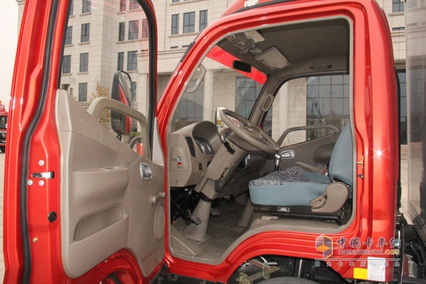 福田奥铃CTX 118马力4×2厢式载货车（BJ5049XXY-BF）