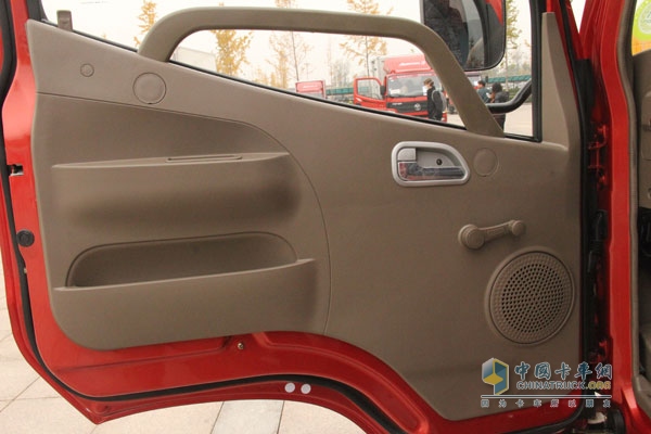 福田奥铃CTX 118马力4×2厢式载货车（BJ5049XXY-BF）