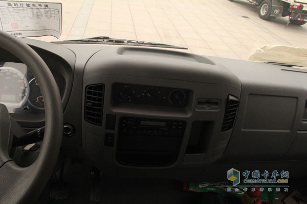 福田奥铃TX 110马力4×2平板载货车（BJ1049V9PD6-AA）