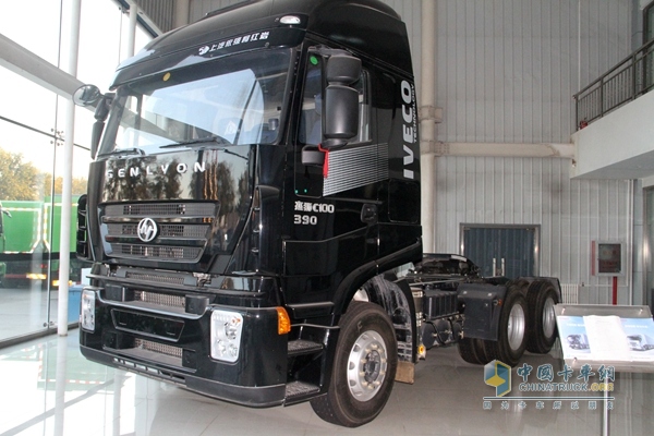 上汽依维柯红岩 杰狮C100 480马力6X4牵引车