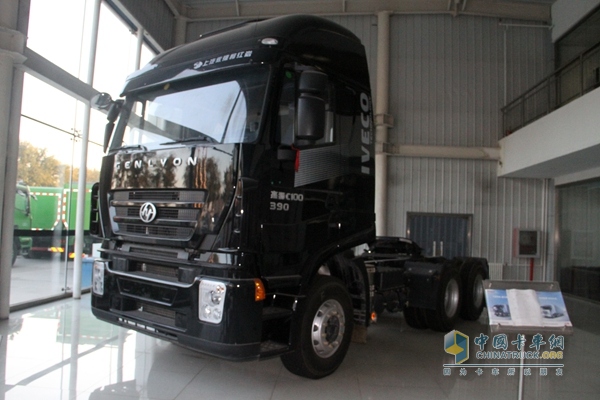 上汽依维柯红岩 杰狮C100 480马力6X4牵引车