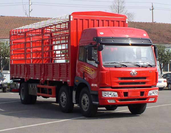 一汽解放青岛 途V 400马力 8×4天然气载货车