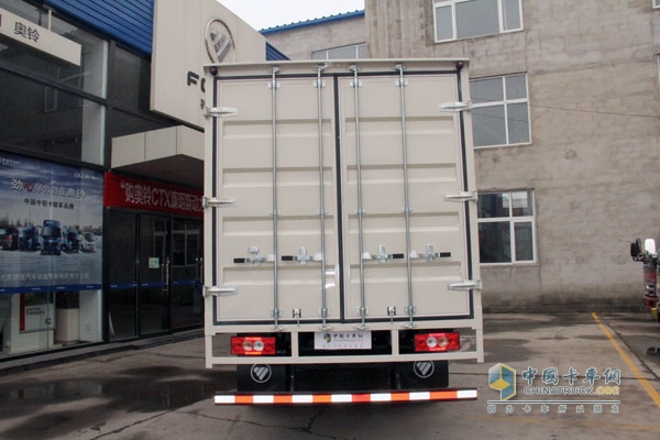 福田奥铃CTX 154马力 4×2厢式排半保温车 对开门