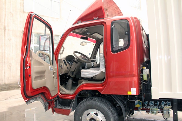 福田奥铃CTX 154马力 4×2厢式排半保温车 车门开启角度