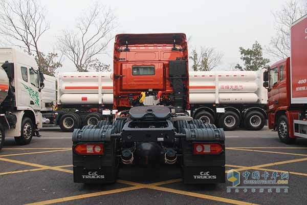 联合卡车 玉柴 340马力 国四 6X2 牵引车