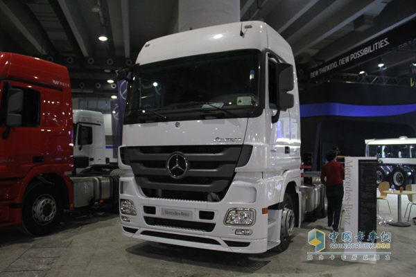 梅赛德斯-奔驰Actros1841低底盘牵引车
