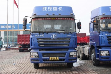 陕汽 德龙F3000 336马力 6×4 国五 LNG牵引车（轻量化）