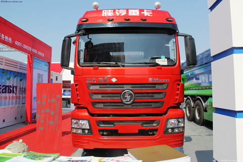 陕汽 德龙新M3000 336马力 6×2 国五 牵引车（轻量化版）