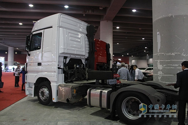 奔驰卡车 Actros 1841低底盘牵引车