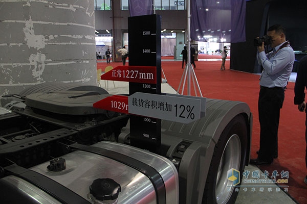 奔驰卡车 Actros 1841低底盘牵引车