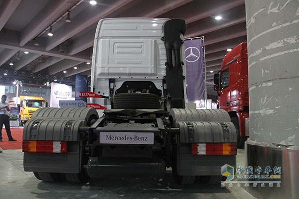奔驰卡车 Actros 1841低底盘牵引车