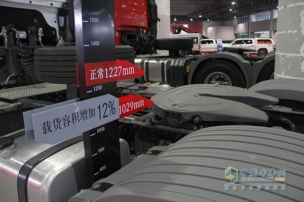 奔驰卡车 Actros 1841低底盘牵引车
