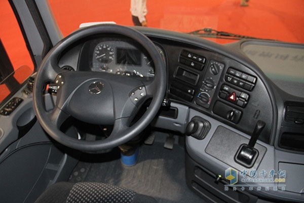 奔驰卡车 Actros 1841低底盘牵引车