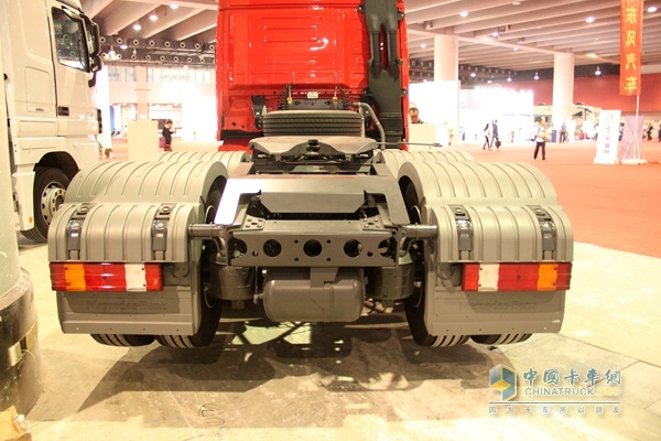 奔驰 Actros重卡 435马力 6×2 牵引车（黑曜石）(型号2644)