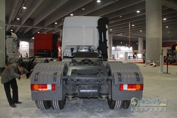 奔驰 Actros重卡 456马力 6×2 牵引车（车队之星）(型号2646)