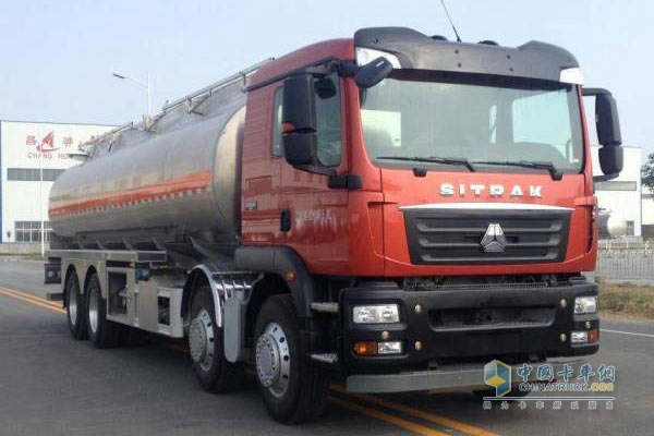 SITRAK汕德卡8X4危化品罐车
