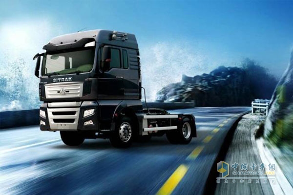 SITRAK汕德卡4X2牵引车　