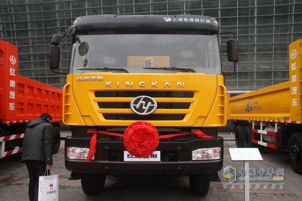 上汽依维柯红岩新金刚 8×4  300马力国Ⅳ自卸车
