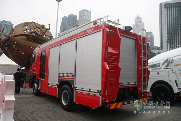 上汽依维柯红岩杰狮 4×2 350马力国IV城市主战消防车
