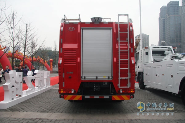 上汽依维柯红岩杰狮 4×2 350马力国IV城市主战消防车