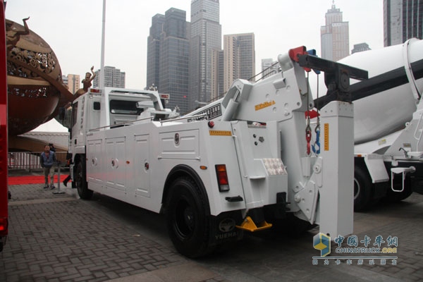 上汽依维柯红岩杰狮 4×2  290马力国Ⅳ清障车