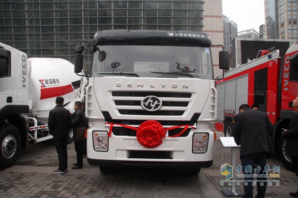 上汽依维柯红岩杰狮 4×2  290马力国Ⅳ清障车