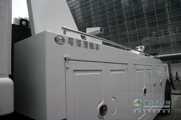 上汽依维柯红岩杰狮 4×2  290马力国Ⅳ清障车