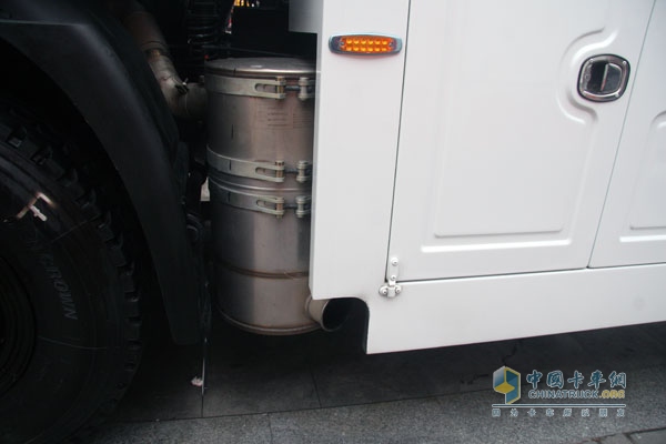 上汽依维柯红岩杰狮 4×2  290马力国Ⅳ清障车
