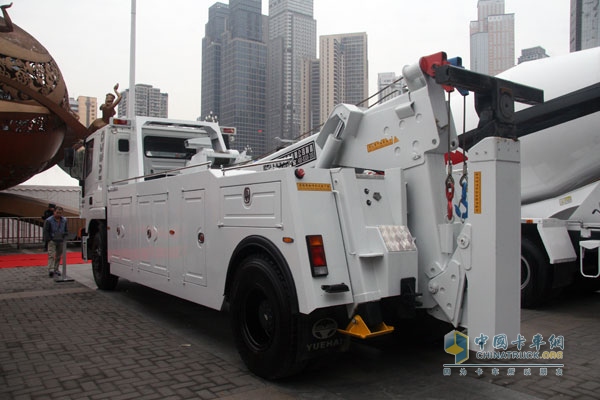 上汽依维柯红岩杰狮 4×2  290马力国Ⅳ清障车