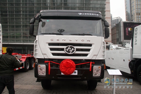 上汽依维柯红岩杰狮 6×4 350马力国Ⅳ搅拌车
