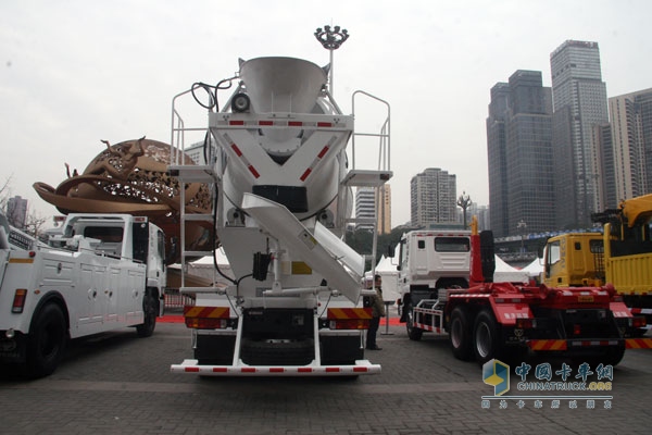 上汽依维柯红岩杰狮 6×4 350马力国Ⅳ搅拌车