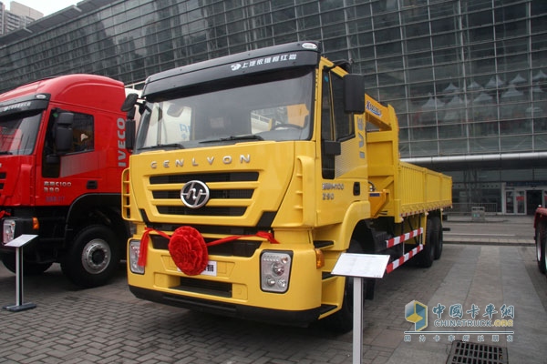 上汽依维柯红岩杰狮 6×4 290马力 国Ⅳ随车起重运输车