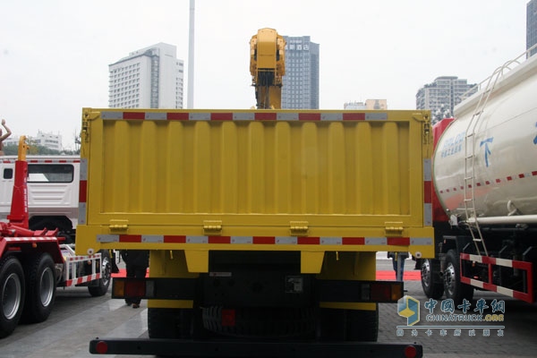 上汽依维柯红岩杰狮 6×4 290马力 国Ⅳ随车起重运输车