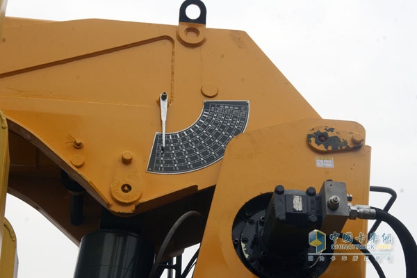上汽依维柯红岩杰狮 6×4 290马力 国Ⅳ随车起重运输车
