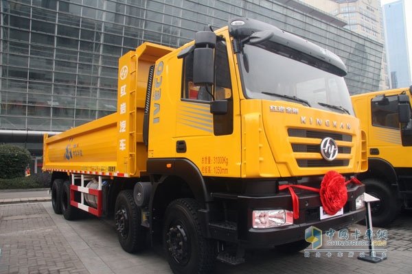 上汽依维柯红岩新金刚 8×4  300马力国Ⅳ自卸车
