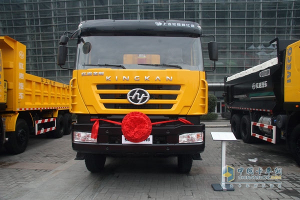 上汽依维柯红岩新金刚 8×4  300马力国Ⅳ自卸车