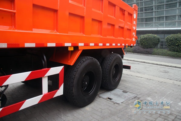 上汽依维柯红岩金刚6×4  336马力国Ⅳ自卸车