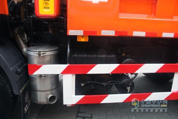 上汽依维柯红岩金刚6×4  336马力国Ⅳ自卸车